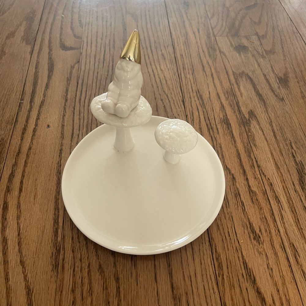 White Ceramic Plate with Gold-Tipped Gnome & Mushroom Jewelry Tray